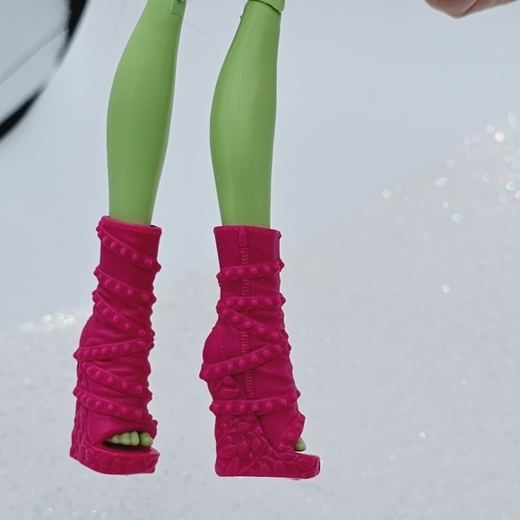 Monster High Venus McFlytrap Ghoul Spirit Doll - Picture 7 of 9